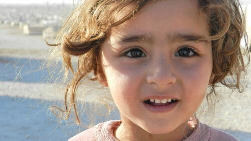 Sur les 120 000 réfugiés qui survivent dans le camp de Zaana en Jordanie, 55% sont des enfants. [RTS - Hasan Damouni / Bronwen Cowley]