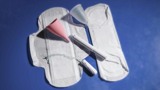 Pour la première fois en 127 ans, des scientifiques ont utilisé du vrai sang pour tester l'efficacité des protections menstruelles au lieu d'eau ou de sérum physiologique. [RTS - Anne Kearney]