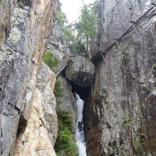 Granit des Gorges du Dailley. [RTS - Christine Magro]