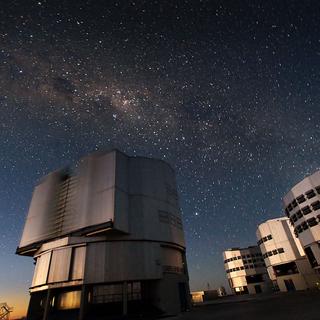 Le Very Large Telescope (VLT) sur le site de l'Observatoire du Cerro Paranal au Chili. [ESO - Iztok Boncina]