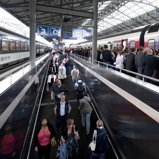 Des capteurs enregistrent les déplacements des usagers en gare de Lausanne. [Dominic Favre]