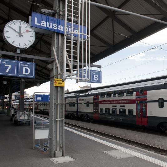 La rame Duplex Regio quitte la gare de Lausanne pour Genève. [Photo CFF - Sandro Campardo]
