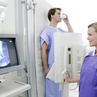 Les examens radiologiques comprennent certains risques pour la santé du patient. [Science Photo Library / R3F]