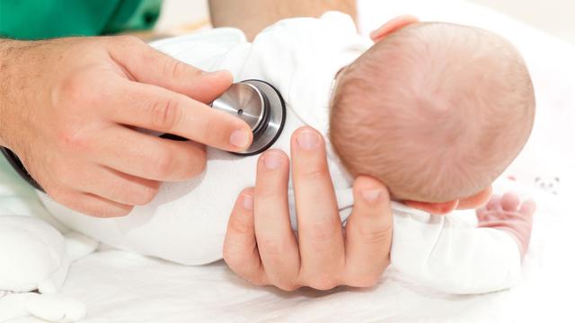 Certains bébés bénéficient d'une surveillance particulière aux soins intensifs.
Cello Armstrong
Fotolia [Cello Armstrong]