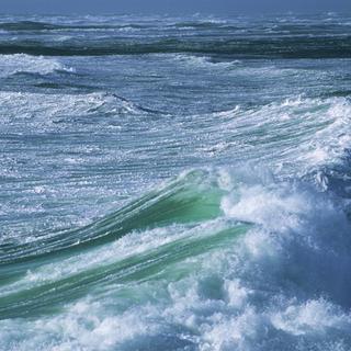 Des vagues en France, le long de l'Ile-de-Sein. [Brigitte Merle]