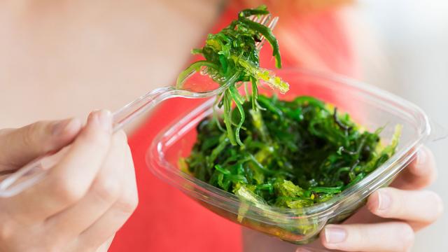 En plus d'être originale, la salade d'algues est idéale pour la ligne. [Garo]
