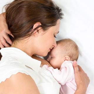 Le lait maternel possède différentes vertus pour la santé d'un bébé.
Oksun70
Fotolia [Oksun70]
