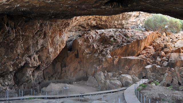 Cette grotte, située dans le Péloponnèse, est le point de départ de l'expédition Terra Submersa. [Virginie Confino]