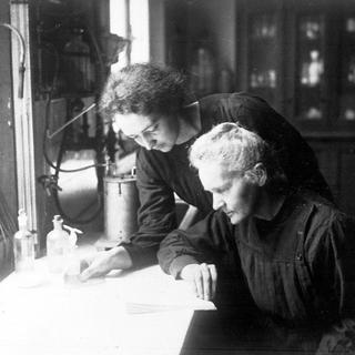Marie Curie et sa fille Irène, mère d'Hélène Langevin-Joliot.
AP NY
Keystone [AP NY]