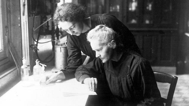 Marie Curie et sa fille Irène, mère d'Hélène Langevin-Joliot.
AP NY
Keystone [AP NY]