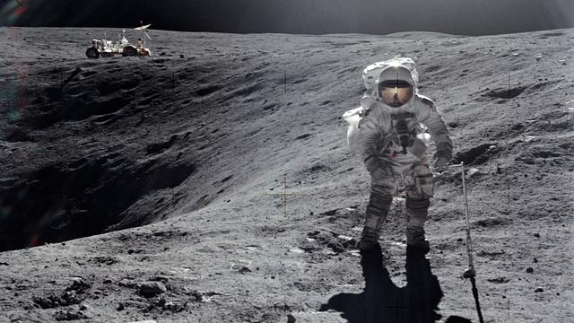 L'astronaute Charly Duke en "promenade" sur la Lune.
NASA [NASA]