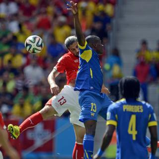 Le Suisse Ricardo Rodriguez and l'Equatorien Enner Valencia à la lutte durant un match de la Coupe du monde 2014.
Shawn Thew
Keystone [Shawn Thew]