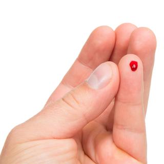 Une simple goutte de sang permet de mesurer la quantité de médicament circulant dans l'organisme.
Dmitry Lobanov
Fotolia [Dmitry Lobanov]