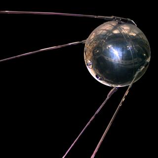 Réplique du satellite Spoutnik 1 lancé par les Russes en 1957. [NSSDC / NASA]