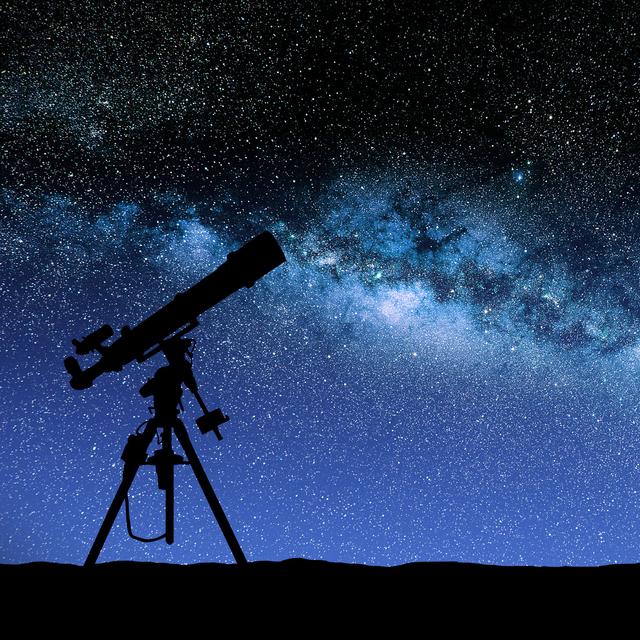 La comète Lovejoy peut se voir à l'œil nu, mais un bon télescope permet une meilleure observation.
sdecoret
Fotolia [sdecoret]