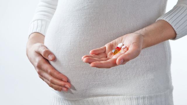 Les antidépresseurs ont des effets sur le développement du bébé in utero. [Fotolia - Maksud]