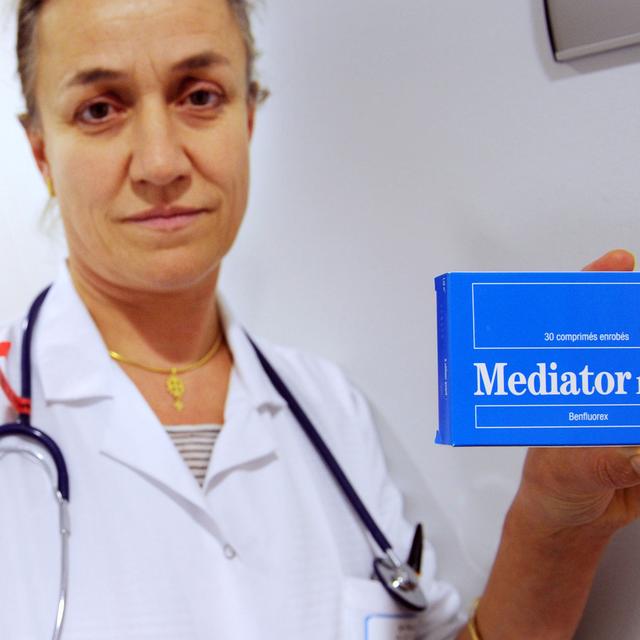 Irène Frachon pose avec une boîte de Mediator, en novembre 2010.
Fred Tanneau
AFP [Fred Tanneau]