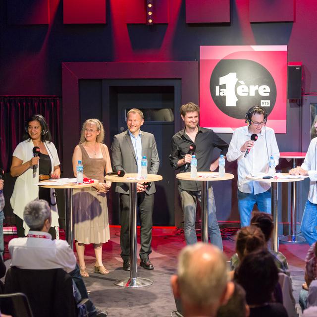L'équipe de CQFD avec ses trois invités en public et en direct au Studio 15 de la RTS à Lausanne.§ [RTS - Alexandre Chatton]