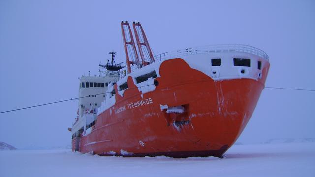 Le navire scientifique Akademik Treshnikov en conditions polaires.
AARI
ACE [ACE - AARI]