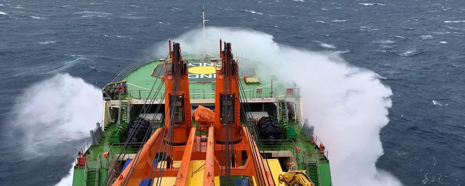 24 janvier 2017 – Les premiers signes de la tempête annoncée sur l'expédition ACE, saisis par Bastien Confino sur le pont de l'Akademik Treshnikov.
Bastien Confino
RTS [RTS - Bastien Confino]