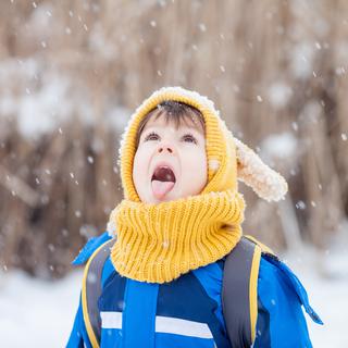 Attraper les flocons avec sa bouche est une activité pratiquée par tous les enfants vivant dans des régions où il neige.
Tomsickova
Fotolia [Tomsickova]
