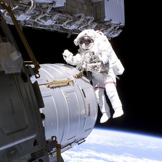 Dans l'espace, le squelette des astronautes s'atrophie. [NASA / NAS / Science Photo Library]