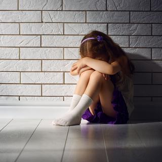 La Suisse peine à lutter contre les maltraitances dont sont victimes les enfants. [Fotolia - Konstantin Yuganov]