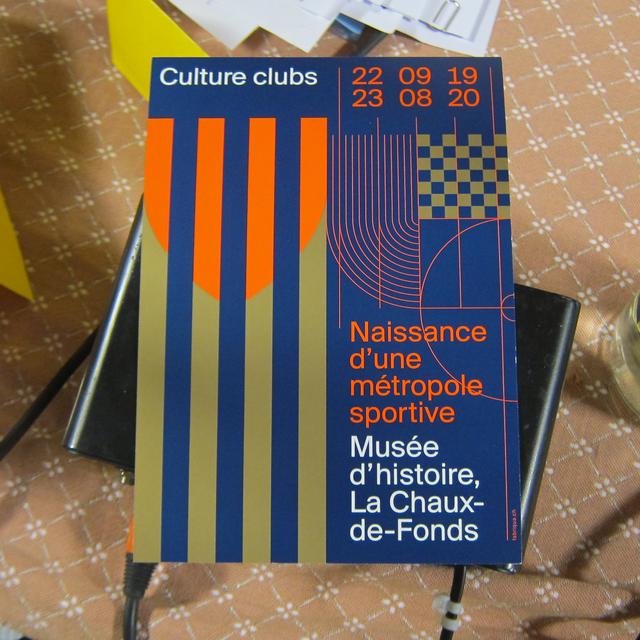 Affichette de l'exposition "Culture Clubs", naissance d'une métropole sportive jusqu'au 23 août 2020 au Musée d'histoire de La Chaux-de-Fonds. [RTS]