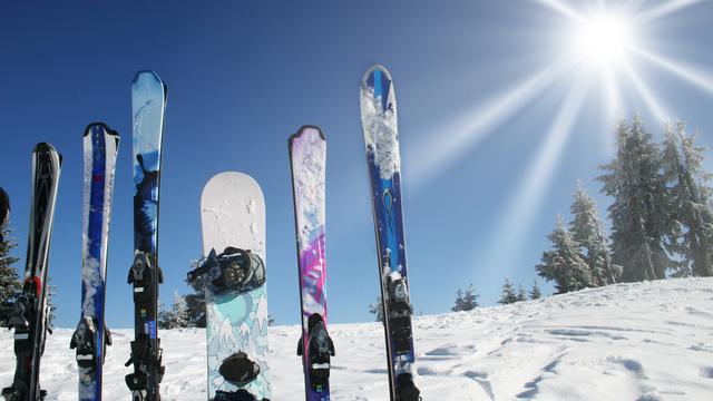 Les skieurs occasionnels opteront plus volontiers pour la location de skis. [Lulu Berlu]