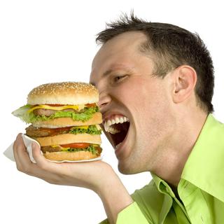 Le hamburger est généralement associé à la cuisine rapide et à la "malbouffe".
tomasz trojanowski
Fotolia [tomasz trojanowski]