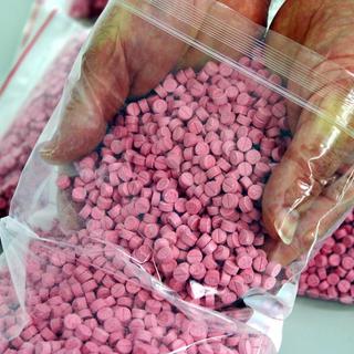 Les pilules d'ecstasy arrivent en Suisse par colis de dizaines de milliers de pièces. 
marius born
keystone [marius born]