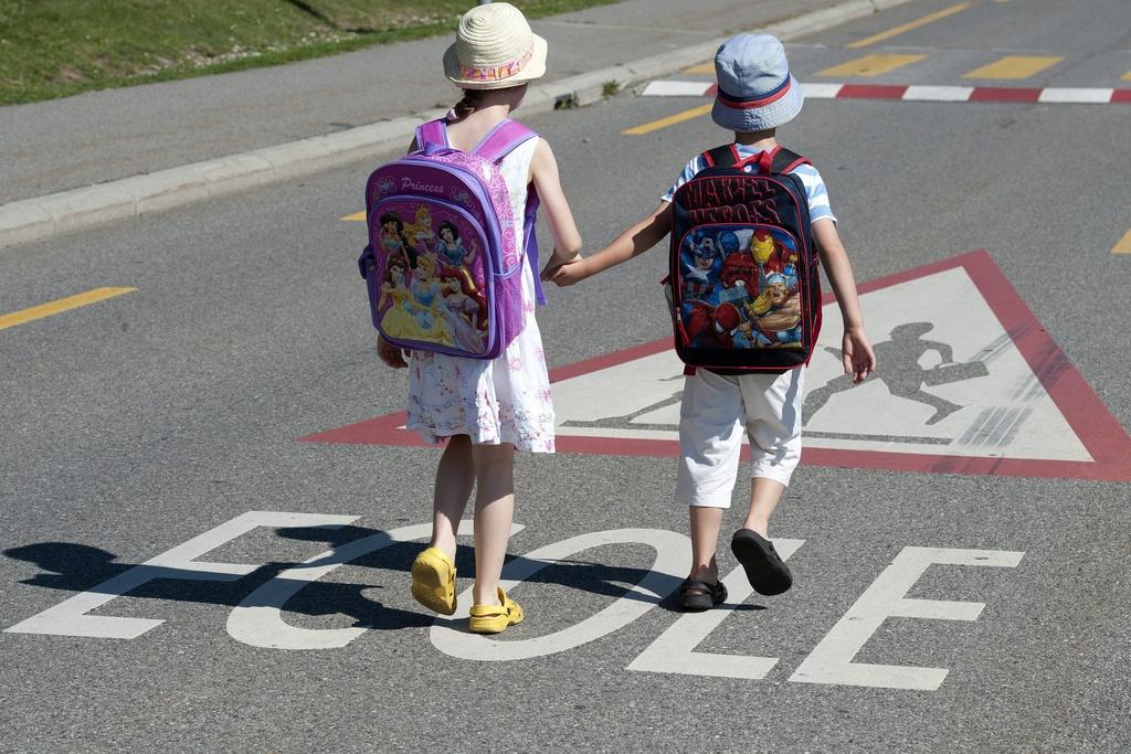 Des élèves vaudois sur le chemin de l'école.dominic favreKeystone [dominic favre]