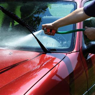 Laver sa voiture, une activité du week-end le plus souvent masculine.
adriana harakalova
fotolia [adriana harakalova]