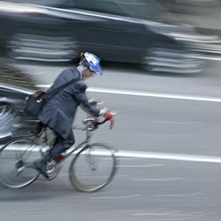 Les pistes cyclables, qui garantissent d'avantage de sécurité, sont encore rares en Suisse. [SVLuma]