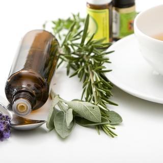 L'aromathérapie, c'est utiliser des huiles essentielles pour se soigner et améliorer son bien-être. [L.F.otography]