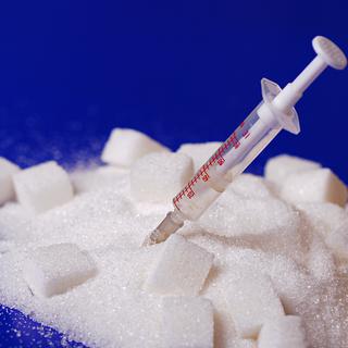 L'injection d'insuline, permet aux diabétiques de réguler leur taux de glucose (sucre simple) dans le sang (glycémie). [Zsolt Biczó]