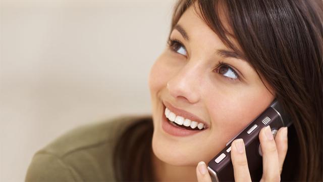 Certaines offres de téléphonie mobile ont de quoi couper le sourire à la jeune clientèle. 
Yuri Arcurs
Fotolia [Yuri Arcurs]