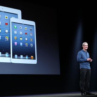 Tim Cook, directeur d'Apple, présente la 4e génération d'iPad, le 23 octobre 2012 en Californie.
Kimihiro Hoshino
AFP PHOTO [Kimihiro Hoshino]