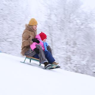 En Suisse romande on trouve des piste de luges pour tous les âges et pour tous les niveaux. [Ints]