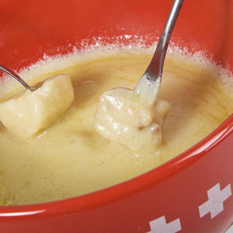La traditionnelle fondue au fromage est revisitée par Trio® et NéoFondue®. [rolfbrecht100]