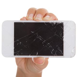 Il est souvent possible de réparer un smartphone endommagé. [apops]