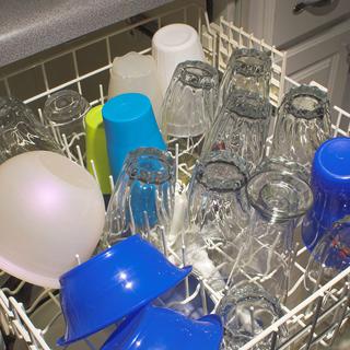 Le liquide de rinçage, n'est pas indispensable dans les lave-vaisselle. [Rob Byron]