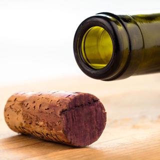 Pour conserver le vin, il faut éviter le contact du vin avec l'air ambiant. [Gina Sanders]