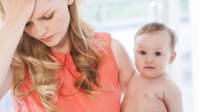 Quelle différence entre le baby blues et la dépression périnatale? [IHO / Science Photo Library]