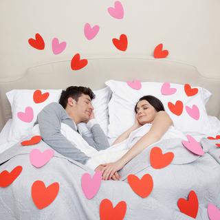 Les dessous du lit conjugal. [AFP - Innocenti and Lee / Image Source]