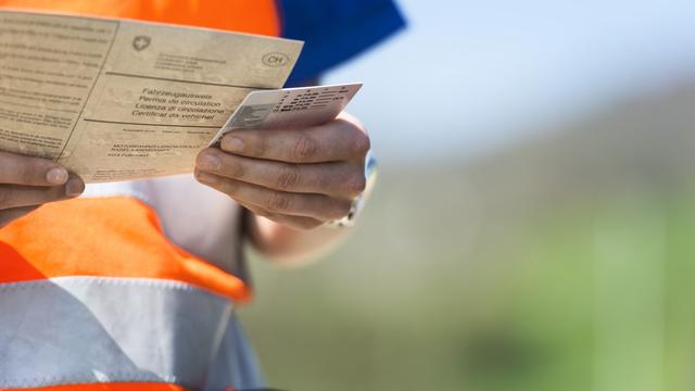 On peut se faire retirer son permis de conduire sans être au volant. [Keystone - Christian Beutler]