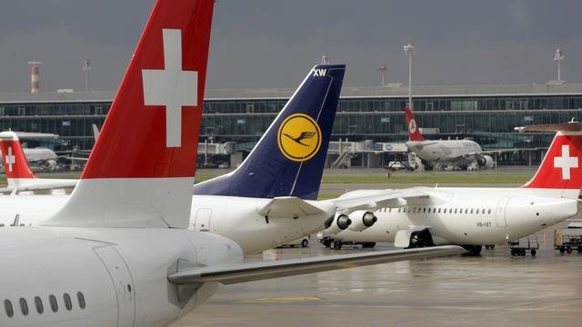 Avions de la compagnie Lufthansa à l'aéroport de Zurich. [Keystone - Alessandro Della Bella]