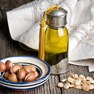 En cosmétique ou en nutrition, les bienfaits de l'huile d'argan sont nombreux! [fotolia - luisapuccini]