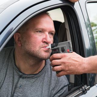 Désormais, souffler dans le ballon suffit à prouver un taux d’alcoolémie au volant. [fotolia - Monika Gruszewicz]