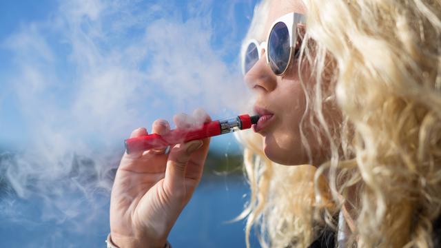 L'e-cigarette est devenue un véritable phénomène de société. [fotolia - Kaspars Grinvalds]